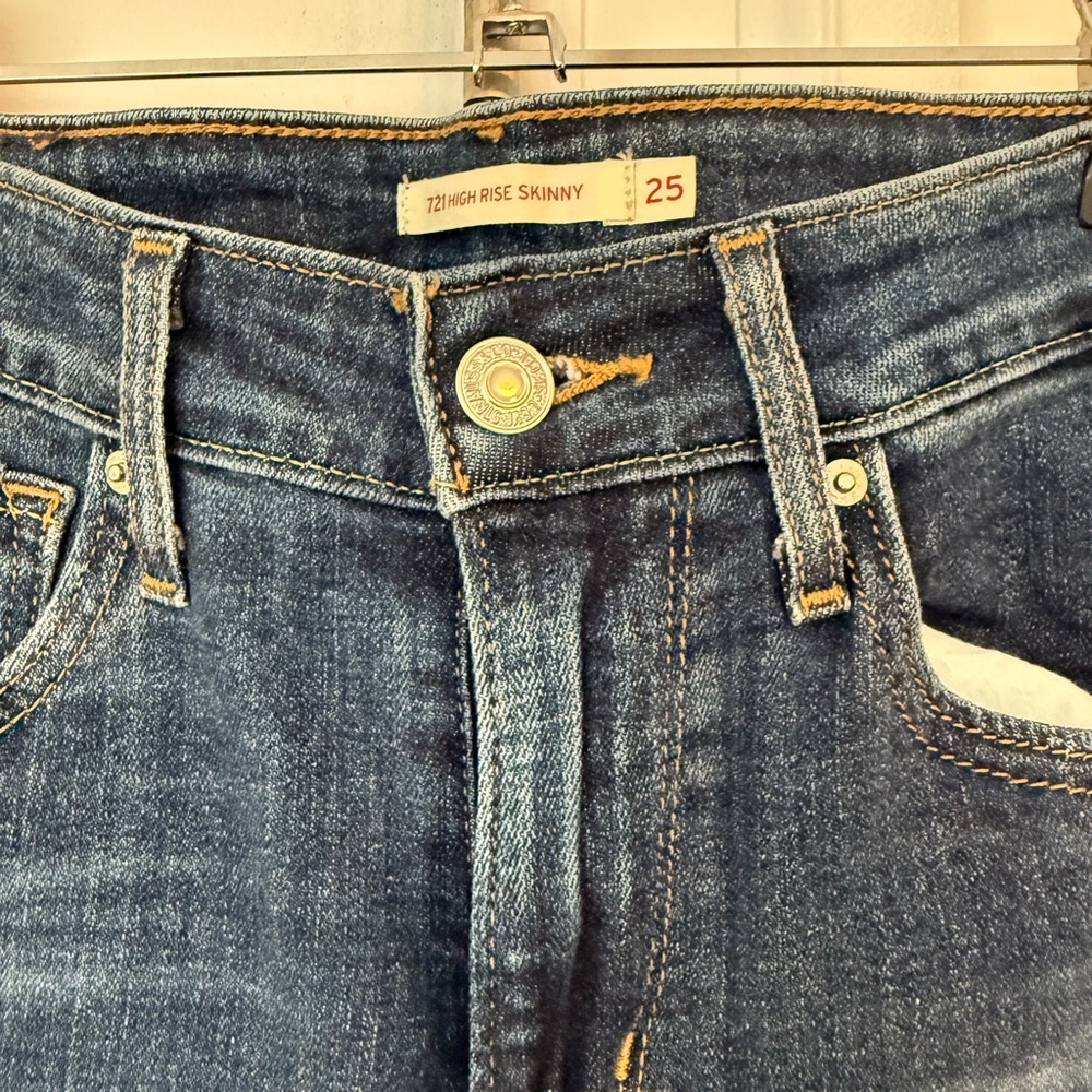 LEVI’s Distressed Jeans - Picture 2 of 7